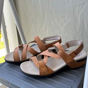 Aravon 3  Strap Sandal C10147 Tan Leather